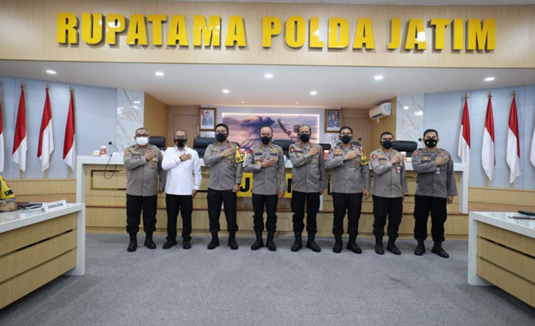 polda-jatim-dan-jajaran-terima-pengarahan-dari-irwasum-mabes-polri-krr