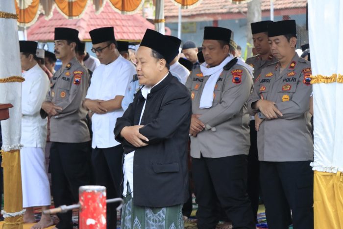 Kapolres Rembang Jadi Khatib Idhul Adha Polres Rembang di Lapangan Rutan Kelas IIB
