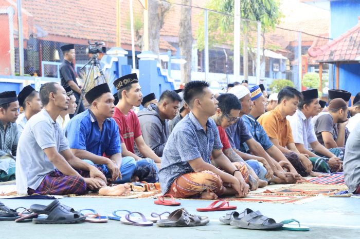 Kapolres Rembang Jadi Khatib Idhul Adha Polres Rembang di Lapangan Rutan Kelas IIB