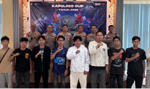 Kapolres Konawe Utara bersama panitia dan peserta berfoto bersama usai pembukaan Turnamen Esports Kapolres Cup 2026 di Aula Sanika Satyawada.