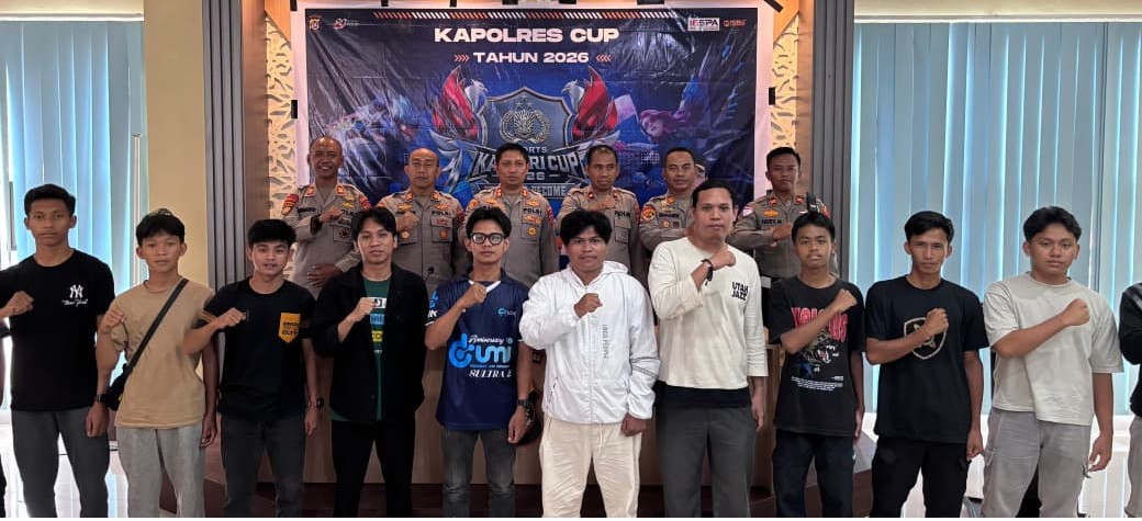 Kapolres Konawe Utara bersama panitia dan peserta berfoto bersama usai pembukaan Turnamen Esports Kapolres Cup 2026 di Aula Sanika Satyawada.