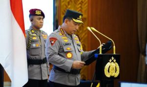 Kapolri Jenderal Listyo Sigit Prabowo memimpin pelantikan dan serah terima jabatan dua pejabat Mabes Polri serta enam Kapolda baru di Mabes Polri, Jakarta.