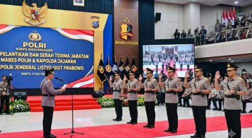 Upacara pelantikan dan serah terima jabatan pejabat Mabes Polri serta enam Kapolda yang dipimpin Kapolri Jenderal Listyo Sigit Prabowo.