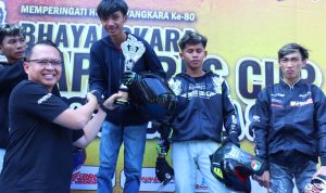 Penyerahan Trofi Juara Bhayangkara Kapolres Cup Dragbike Pemula 2026 Penyerahan trofi kepada juara Bhayangkara Kapolres Cup Dragbike Pemula 2026 dalam rangka Hari Bhayangkara ke-80.