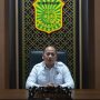 Juru bicara Pusat Penerangan Hukum Kejaksaan RI menyampaikan pernyataan resmi dari ruang konferensi dengan lambang Puspenkum di latar belakang.