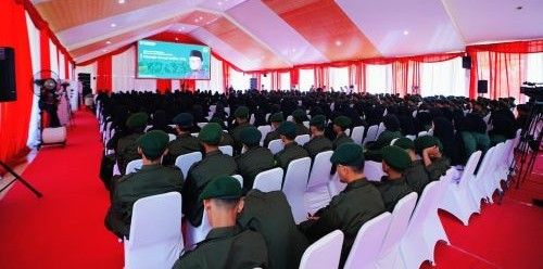 Ratusan peserta mengikuti acara penutupan Diklatsarnas Komando Pusat Brigade Persis Tahun 2026 di Satlat Brimob Cikeas, Bogor.